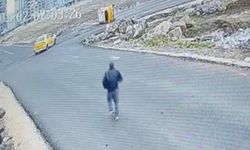 Diyarbakır’da iki ticari taksinin çarpıştığı kaza anı güvenlik kamerasına yansıdı