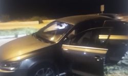 Dur ihtarına uymayan sürücü kovalamaca sonrası polise çarptı: 1 polis yaralandı