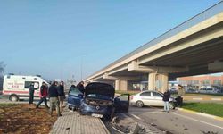 Dur levhasına uymadı, kavşakta kaza: 1 yaralı