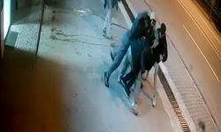 Elazığ’da 4 kişi 1 kişiye saldırdı: Hırsını alamayan saldırganlardan biri şahsın kulağı ısırarak kopardı