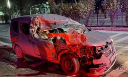 Elazığ’da hafif ticari araç, temizlik aracına çarptı: 1 yaralı