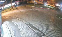 Elazığ’da kontrolü kaybedilen otomobil kavşaktaki refüje çıktı: 1 yaralı