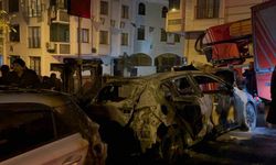 Eyüpsultan’da iki araç alevlere teslim oldu