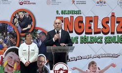 Fatih’teki şenliğe katılan engelli çocuklar gönüllerince eğlendi