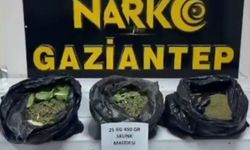 Gaziantep’te 22 kilo skunk ile çok sayıda silah ele geçirildi: 7 gözaltı