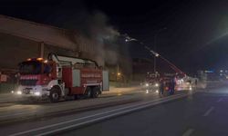 Gaziantep’te ambalaj fabrikasında yangın: 1 işçi dumandan etkilendi