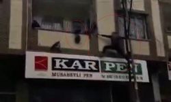Gaziantep’te yürekleri ağza getiren an: Balkonda asılı kalan çocuğu kurtardı