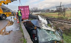 Genç sürücünün hayatını kaybettiği feci kazanın ardından tren yolu açıldı