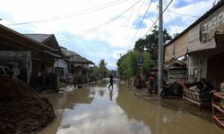 Güney Asya’daki sel ve toprak kaymalarında can kaybı bin 220’ye yükseldi