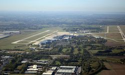 Hannover Havalimanı'nda dron tehlikesi nedeniyle uçuşlar aksadı