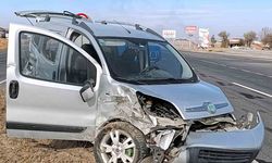 Hastaneden dönen karı koca kaza yapıp hastanelik oldu