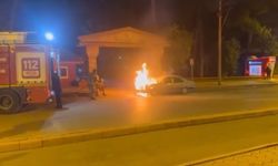 Hatay'da seyir halindeki otomobil alevlere teslim oldu