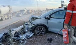 Hurdaya dönen araçtan yaralı kurtuldu