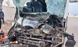 İşçi servisi tıra arkadan çarptı: Çok sayıda yaralı var