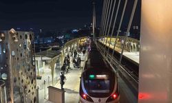 İstanbul'da metro arızası: Seferler aksadı, duraklarda yoğunluk oluştu