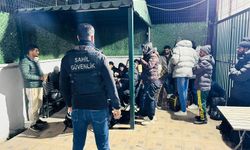 İzmir’de 20 düzensiz göçmen ve 1 göçmen kaçakçısı yakalandı