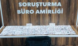 İzmir’de zehir tacirlerine operasyon: 894 hap ele geçirildi