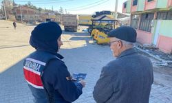 Jandarma kadına şiddetle mücadelede bilgilendirme faaliyetlerini sürdürüyor