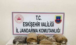 Kaçak tütün ve cep telefonu satmak isteyen şahısları jandarma yakaladı