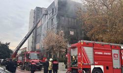 Kadıköy Bağdat Caddesi'nde 5 katlı bir binada yangın çıktı