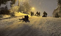 Kar yağışı sürücülere çile, çocuklara eğlence oldu