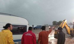 Karavanla denize sürüklenen Rus turistler kurtarıldı