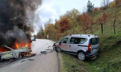 Kastamonu’da hafif ticari araç ile otomobil çarpıştı: 2 yaralı