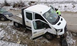Kastamonu’da işçileri taşıyan kamyonet yan yattı: 7 yaralı