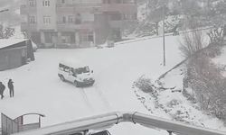 Kayarak üzerine gelen minibüsü gördü, manevrasıyla kazadan kurtuldu