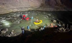 Kontrolden çıkan otomobil Zap Suyu'na uçtu: 1'i ağır yaralı