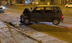 Mardin'de park halindeki araca çarpan otomobil sürücüsü yaralandı