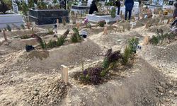 Mersin’de komşusu tarafından öldürülen anne ve oğlu toprağa verildi