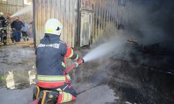 Mersin’de palet imalathanesinde çıkan yangın kontrol altına alındı