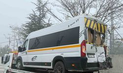 Öğrenci servisi, tır ve hafif ticari aracın karıştığı kazada 20 kişi yaralandı