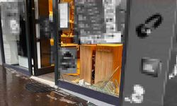 Önce kaldırıma çıktı, sonra dükkana girdi