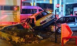 Park halindeki araçlara çarpan otomobil hurdaya döndü: 1 ölü, 1 ağır yaralı