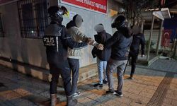 Parklarda, sokaklarda uyuşturucu içen 12 kişi suçüstü yakalandı