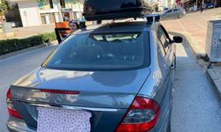 Plakası bezle kapatılan Mercedes plakasız çıktı