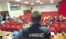 Polisten üniversite öğrencilerine uyuşturucu ile mücadele eğitimi