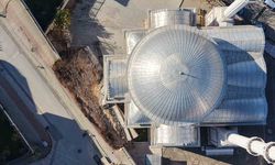 Sabah yürüyüşünde yolun kaydığını farkeden yaşlı kadın 31 öğrencinin hayatını kurtardı