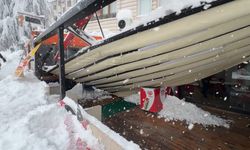 Safranbolu'da kar nedeniyle çatı ve tenteneler çöktü