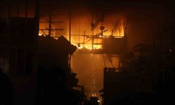 Sanayi Sitesi'nde çıkan yangında 9 iş yeri zarar gördü