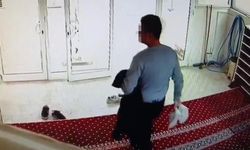 Şanlıurfa’da camide ayakkabı ve mont hırsızlığı kamerada