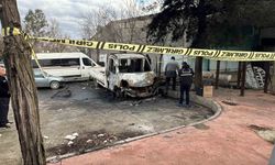 Sığındığı araçta yanarak can verdi