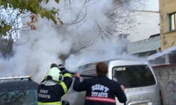 Siirt’te park halindeki kamyonet yandı