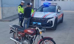 Sinop’ta trafiği tehlikeye atan motosikletli yakalandı