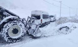 Şırnak'ta karda mahsur kalanlar için belediye ekipleri seferber oldu
