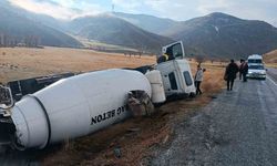 Tatvan-Hizan yolunda beton mikseri şarampole devrildi: 1 yaralı
