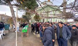 Ters yönde gelen aracın çarpmasıyla hayatını kaybeden 2 kişi son yolculuğuna uğurlandı