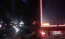 Tır ile çarpışan TOFAŞ hurdaya döndü